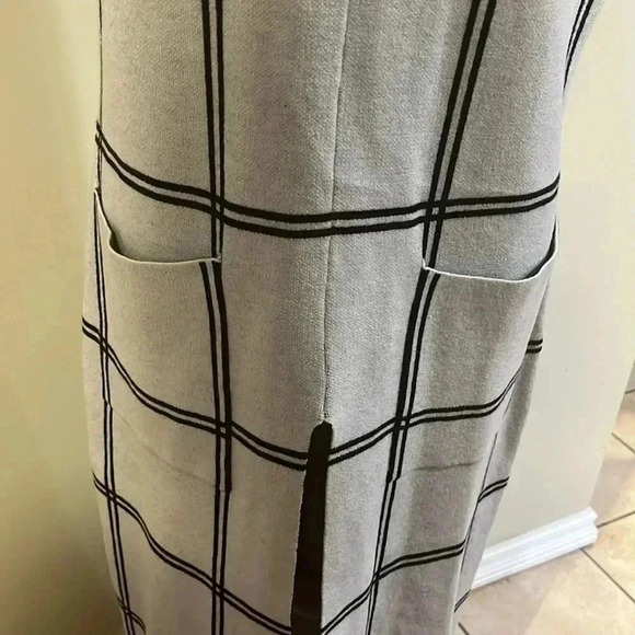 [L]Tahari Long Tunic  Sweater with front Slit - Picture 4 of 8